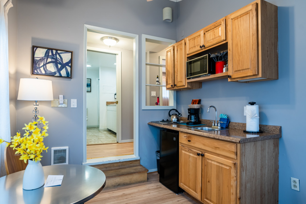  QUEEN ROOM WITH KITCHEN