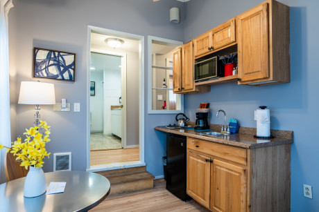 QUEEN ROOM WITH KITCHEN