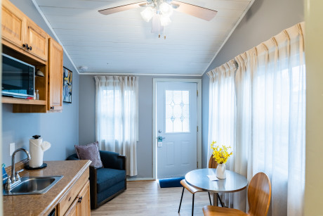  QUEEN ROOM WITH KITCHEN