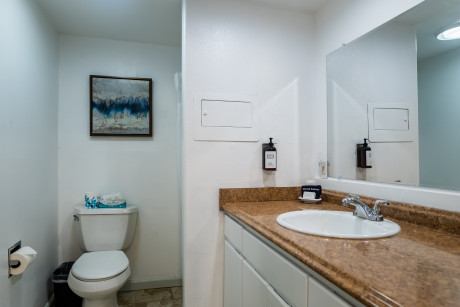  QUEEN ROOM WITH KITCHEN