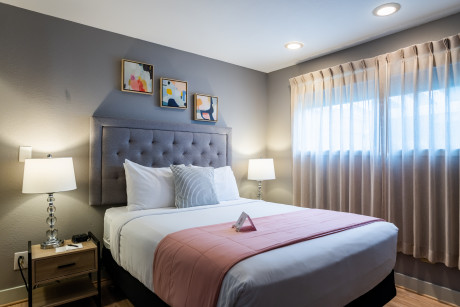  QUEEN ROOM WITH KITCHEN